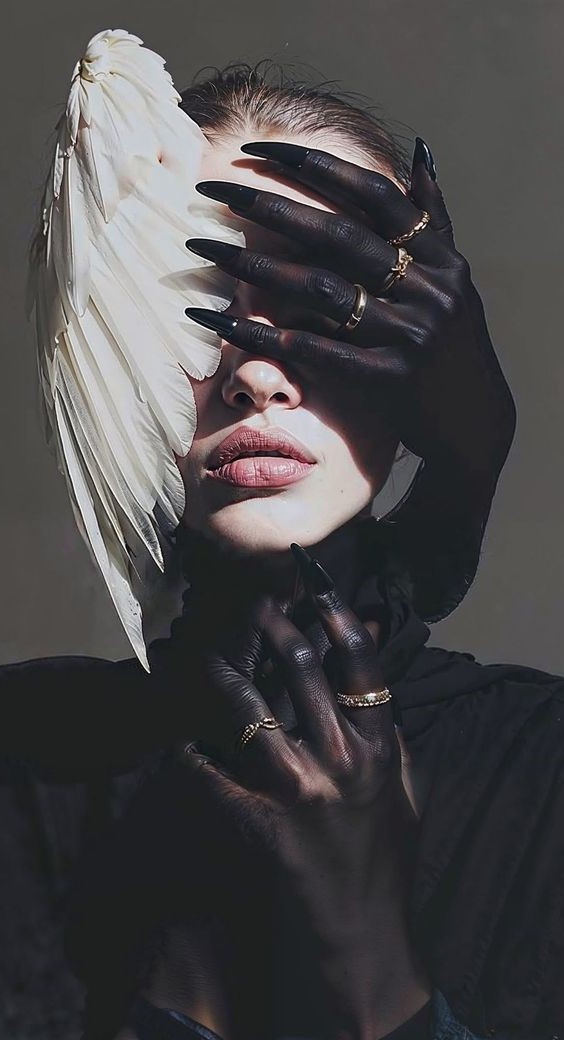 081225 Αντιθέσεις